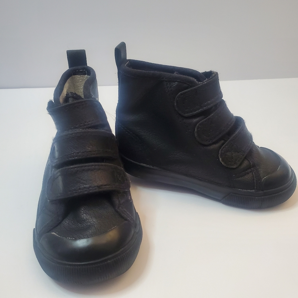 H&M | Black hightop velcro Sneakers